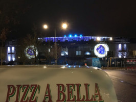 Pizz'a Bella outside