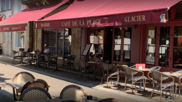 Cafe de la Place food