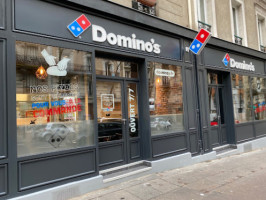 Domino's Pizza Nantes Buat outside