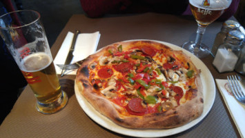 Pizza Vesuvio Champs Elysees food