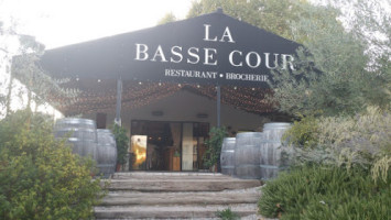 Bassecour outside