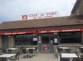 Cafe du Port inside