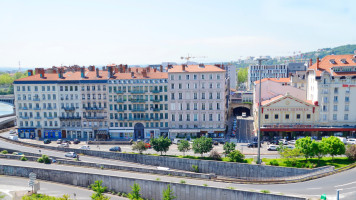 Brasserie Georges outside