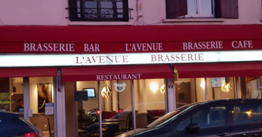 L'avenue Brasserie outside