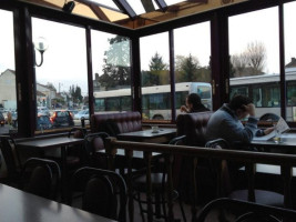 Café De La Gare outside