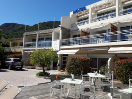 Le Grand Pavois Hotel Restaurant outside