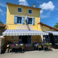 L'auberge Des Gourmets outside