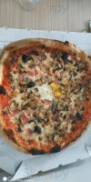 Pizza Giovanni food