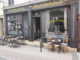 Crêperie Joséphine inside