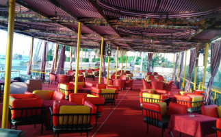 Salahaddin À l'intérieur