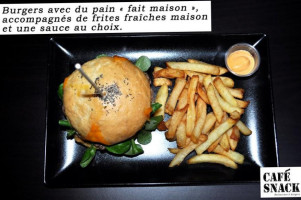 Café Snack, Spécialités De Pains à Burger Et De Frites Maison. food