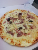 La Pizzaiola food