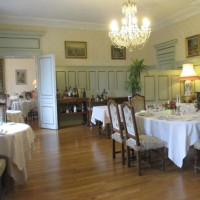 Hostellerie Du Château Des Monthairons food