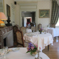 Hostellerie Du Château Des Monthairons food