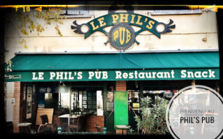 Phil's Pub outside