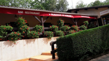 L'auberge De Laures outside