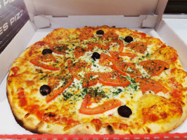 Pizza La Roma food