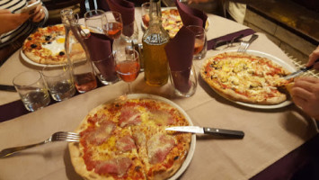 Pizzeria La Lanterna food