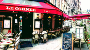 Le Corner Cafe inside