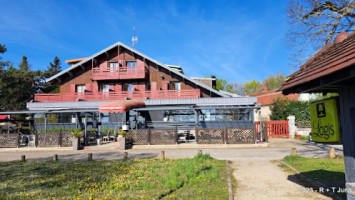 Le Chalet du Mont Roland outside