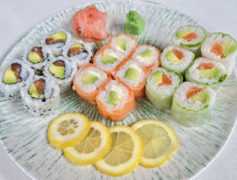 Yuki Sushis food