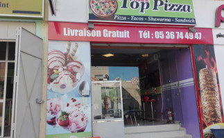 Top Pizza inside
