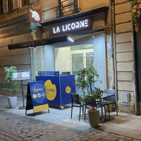 La Licorne outside