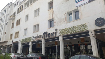 Cafe Maxi Marche (fellahi Abdelaziz) outside