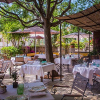 Le Clos Saint-pierre food