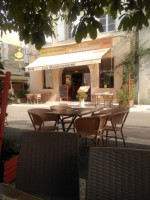 Cafe Des Marronniers inside