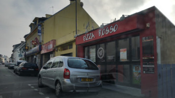 Pizza Rosso outside