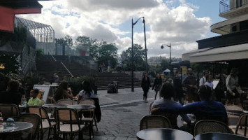 L'esplanade Saint Eustache food