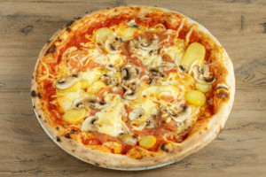 Chrono Pizza‎ food
