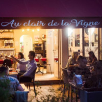 Au Clair De La Vigne food