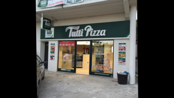 Tutti Pizza food