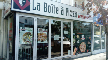 La Boite a Pizza food