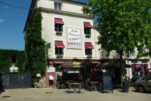 Hotel Les Voyageurs Restaurant outside