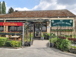 Au Delice Du Bois inside