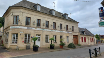 Auberge Le Bois Doré outside