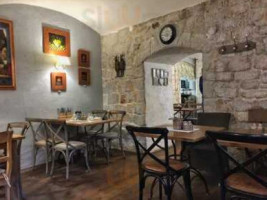 The Rose Garden À l'intérieur