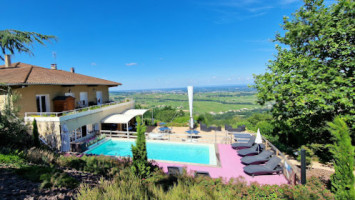 L'auberge Des Hauts De Chenas outside