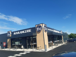 Boulangerie Feuillette outside