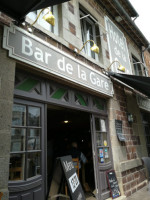 De La Gare outside