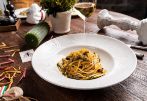 Piazza Italiana À l'intérieur