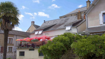 Le Moulin De Loue outside