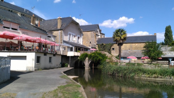 Le Moulin De Loue outside