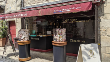 Patisserie Georges Larnicol outside