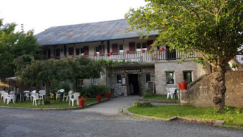 La Ferme De Mondesir outside