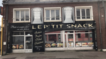 Le P Tit Snack outside