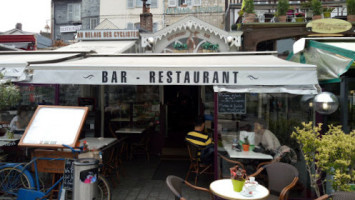 Au Relais Des Cyclistes food